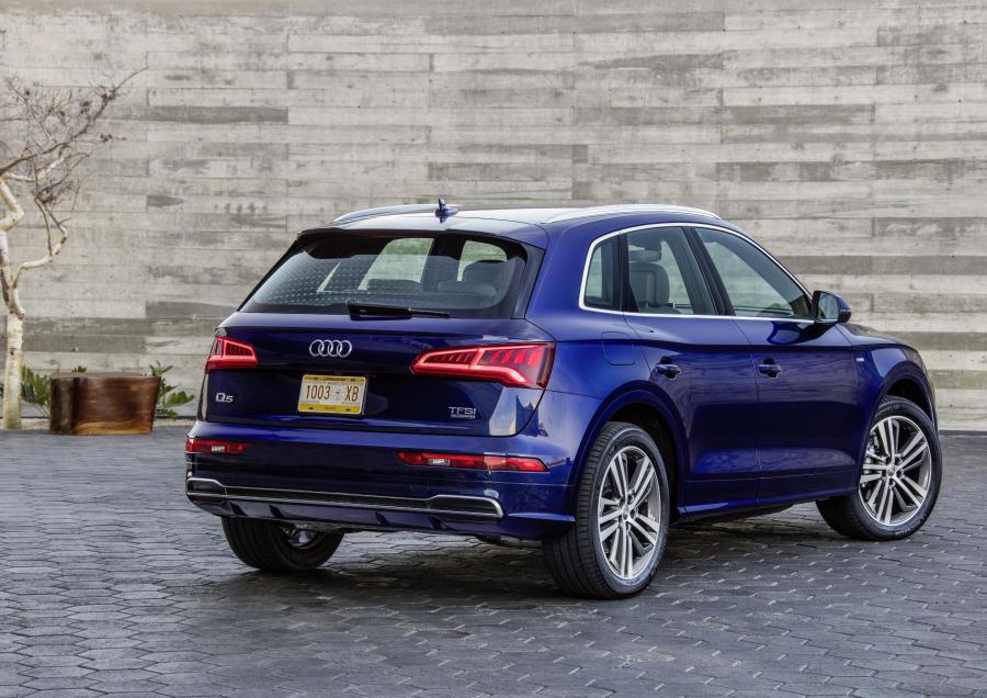  Audi Q5 TFSI Quattro S-Line 2016 года  (WW) (фото 42 из 110)